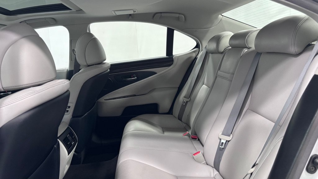 Used 2017 Lexus LS 460 w/ Comfort Package RWD image 23