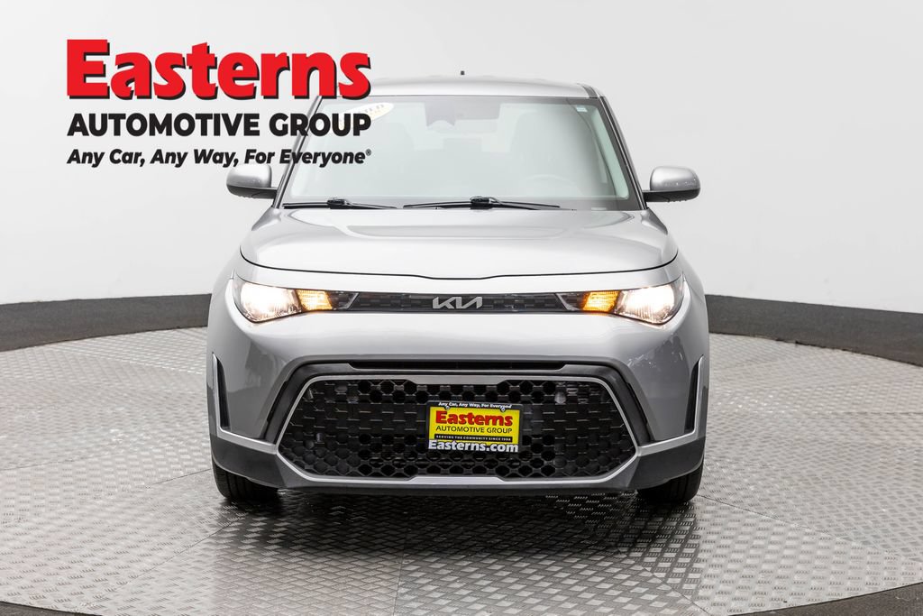 Used 2023 Kia Soul LX w/ Option Group 015 FWD image 2