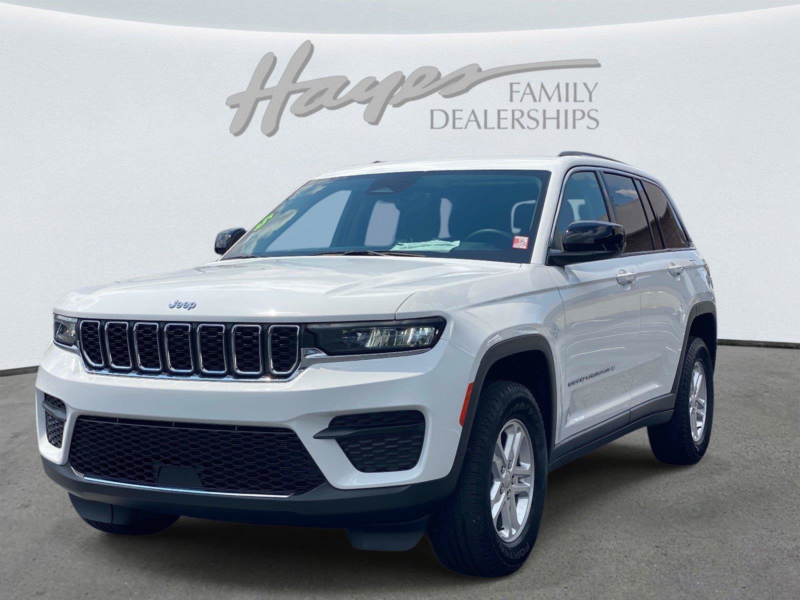 Used 2023 Jeep Grand Cherokee Laredo AWD/4WD image 10