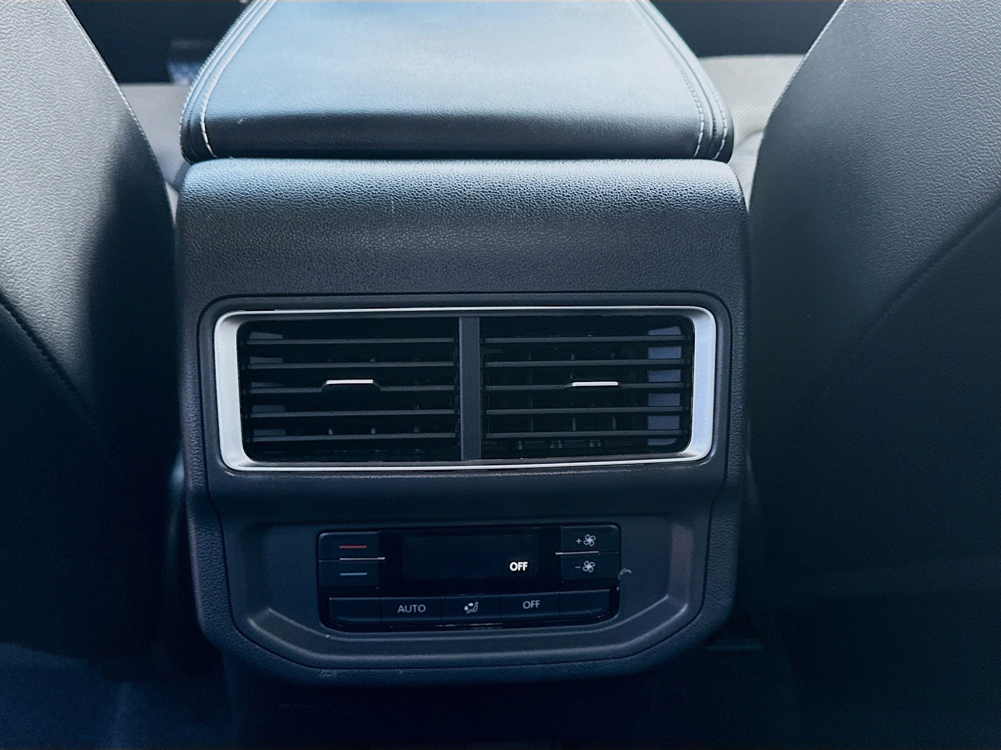 Certified 2024 Volkswagen Atlas SE FWD image 22