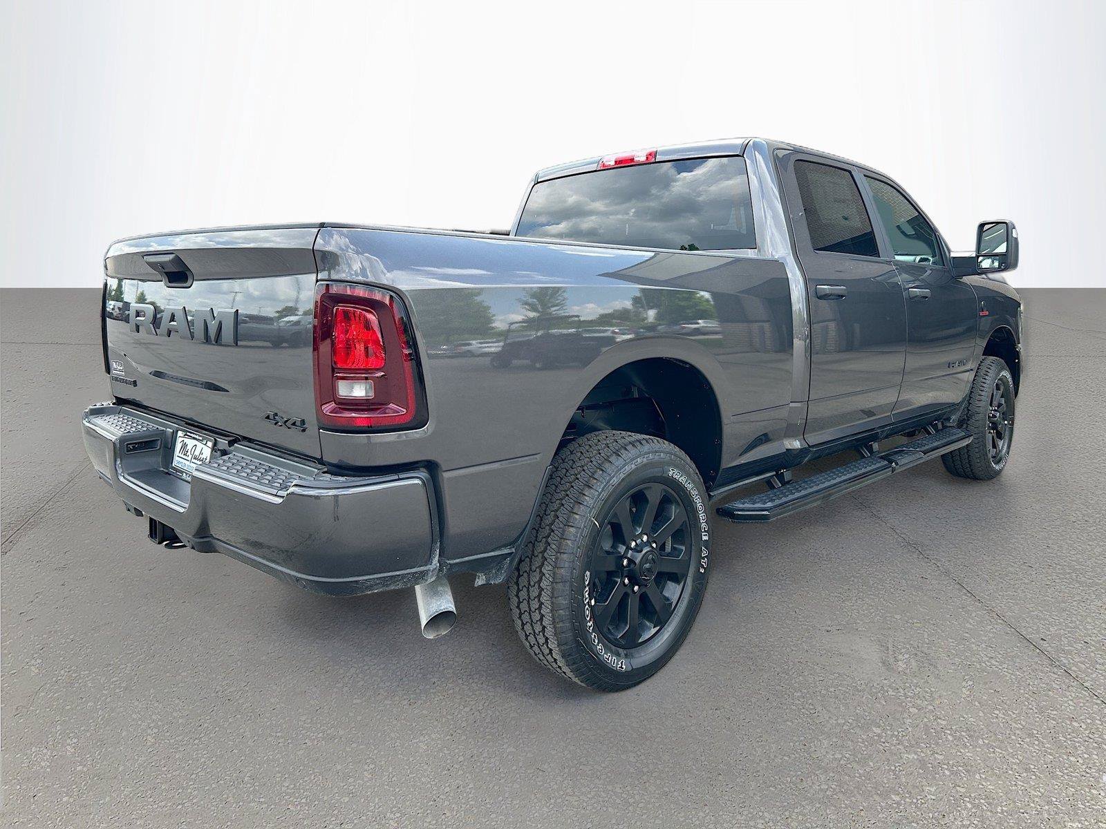 New 2026 RAM 2500 Big Horn AWD/4WD image 4