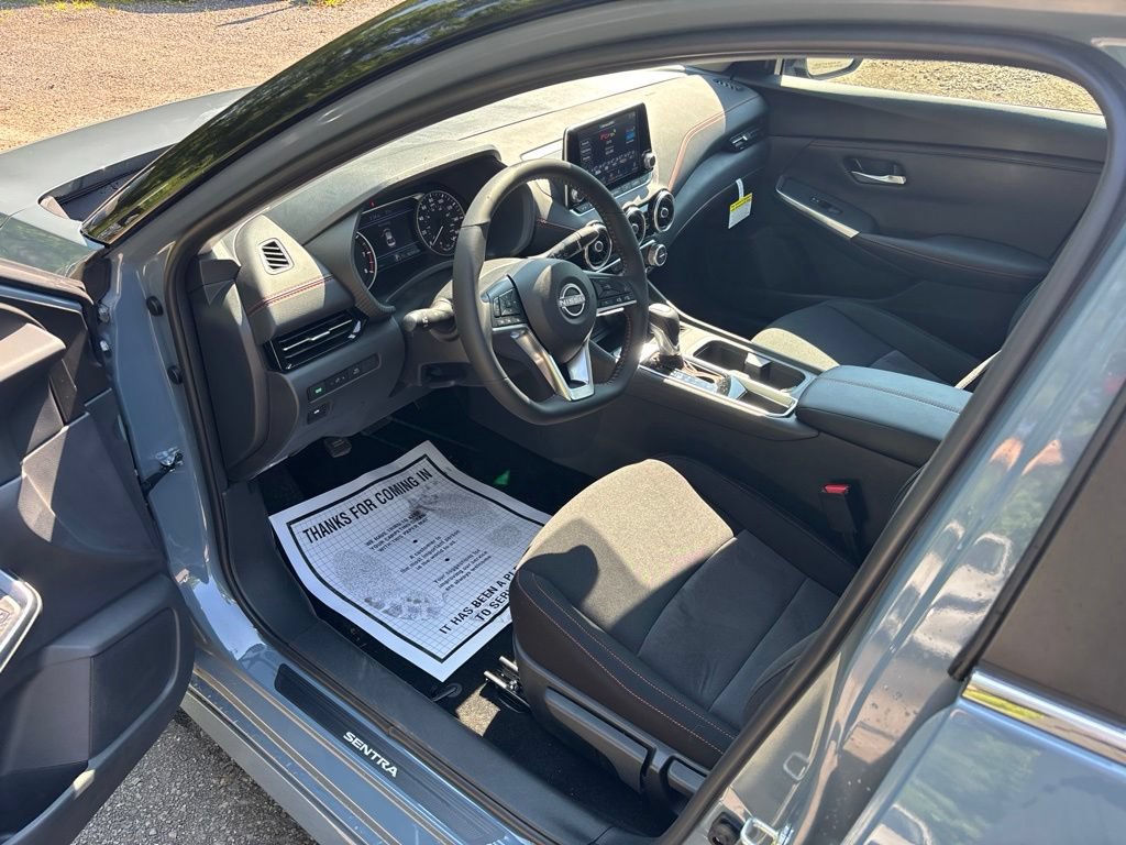 New 2025 Nissan Sentra SR FWD image 9