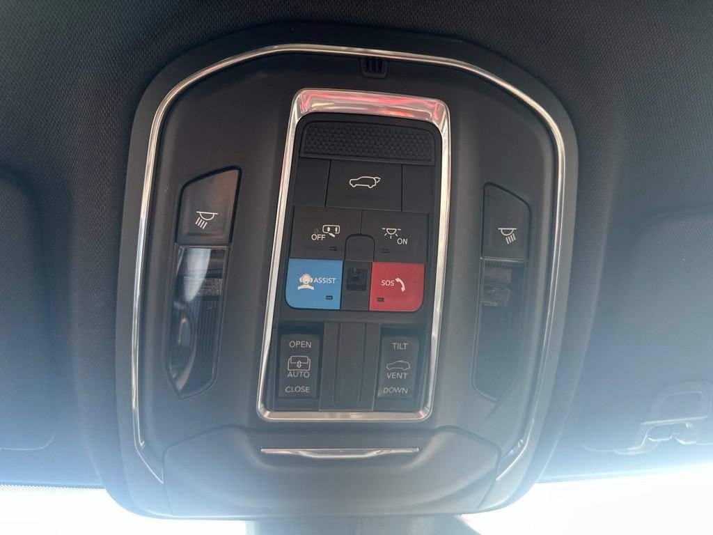 Used 2023 Jeep Grand Cherokee Altitude AWD/4WD image 20