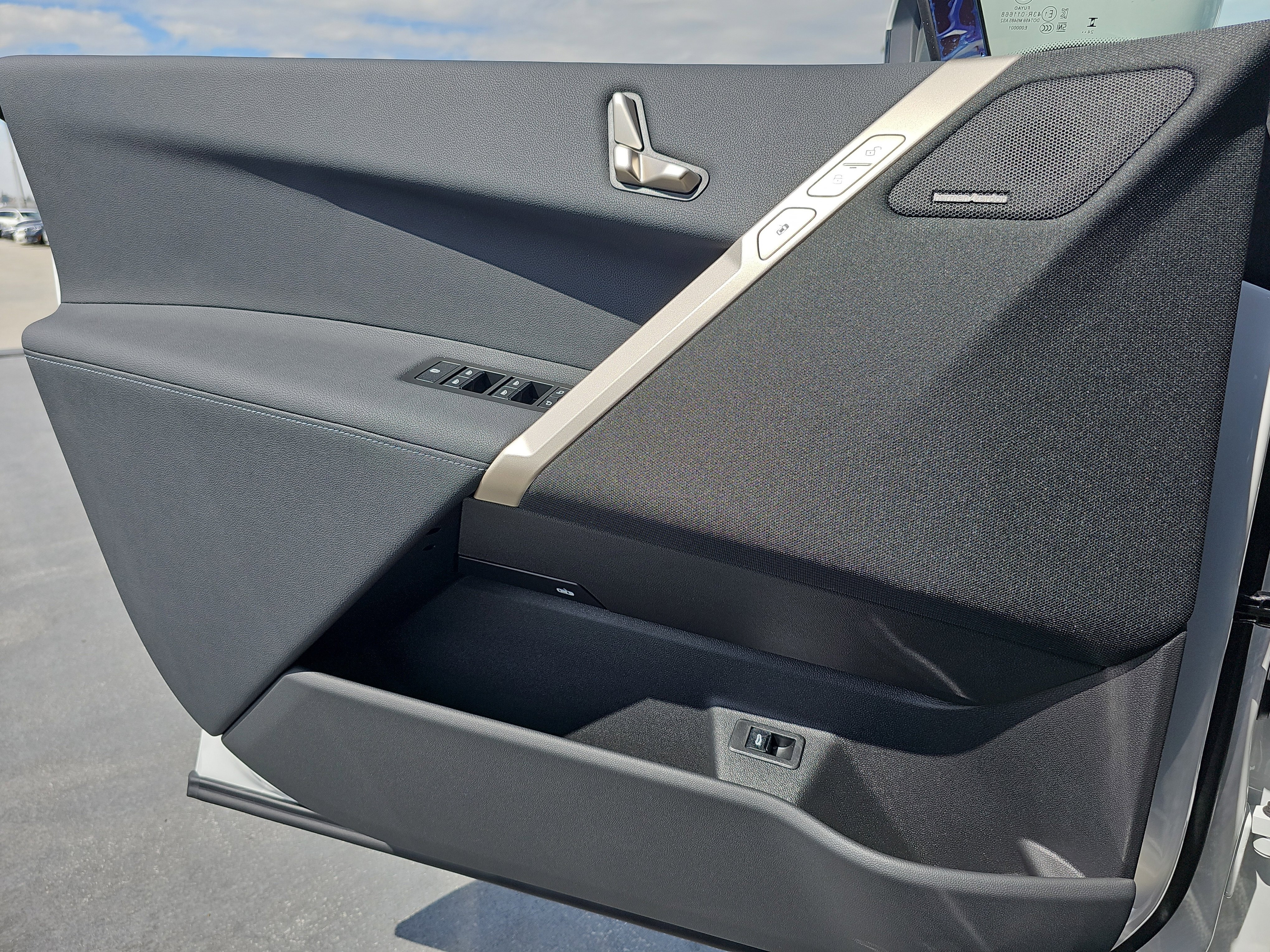 New 2026 BMW iX xDrive60 w/ Premium Package image 27