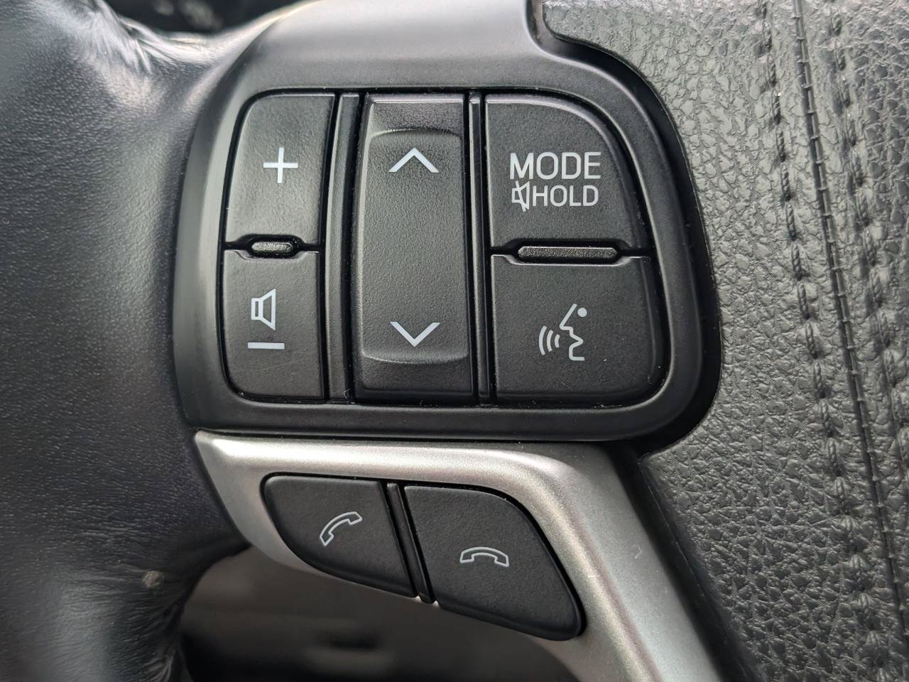 Used 2018 Toyota Highlander Limited FWD image 13