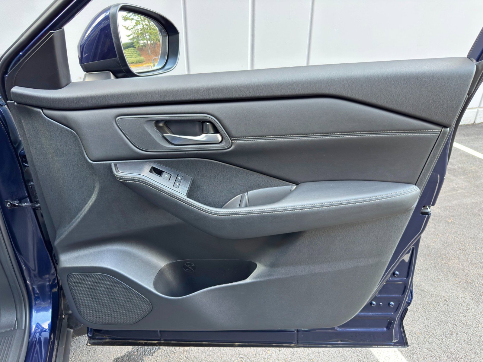 Used 2024 Nissan Rogue SV w/ SV Premium Package image 39