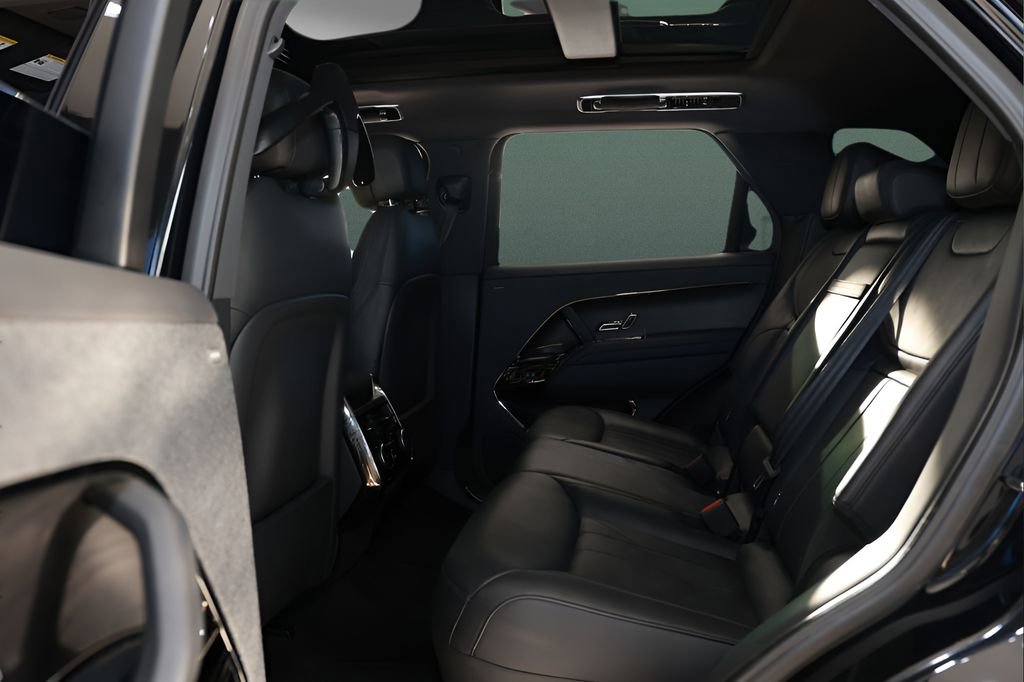 Used 2023 Land Rover Range Rover Sport SE Dynamic image 10