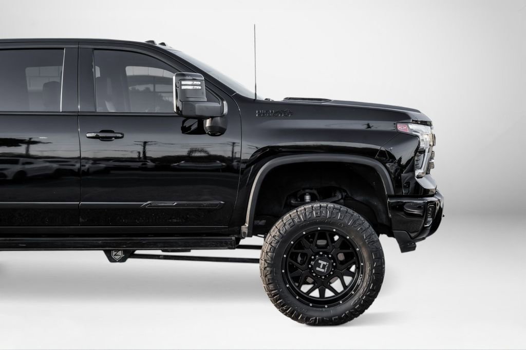 Used 2024 Chevrolet Silverado 2500 High Country w/ High Country Premium Package image 11