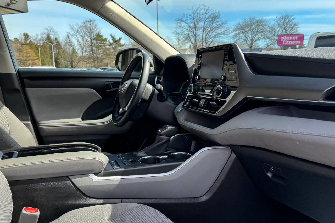 Used 2020 Toyota Highlander LE image 13