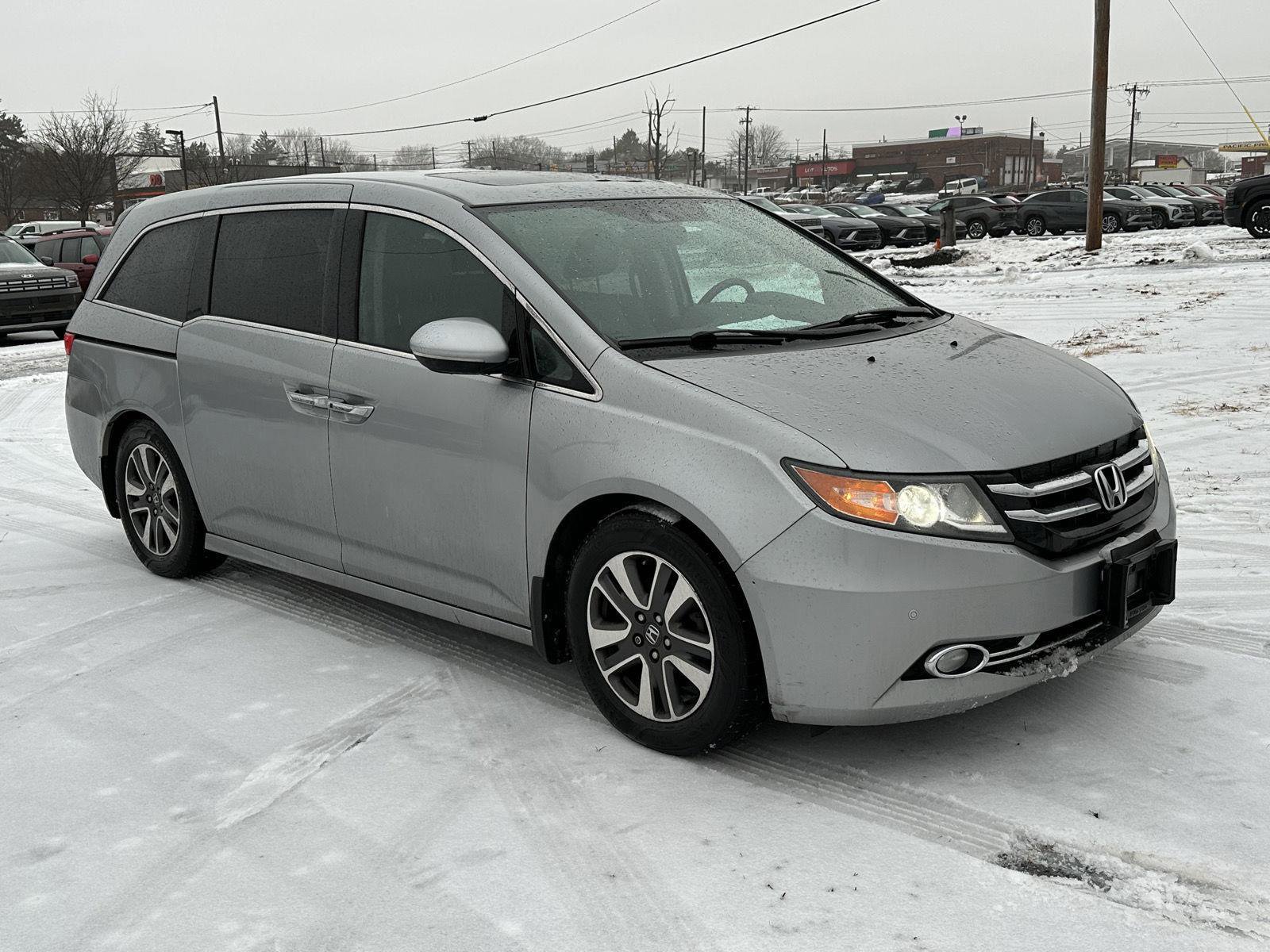 Used 2016 Honda Odyssey Touring image 2