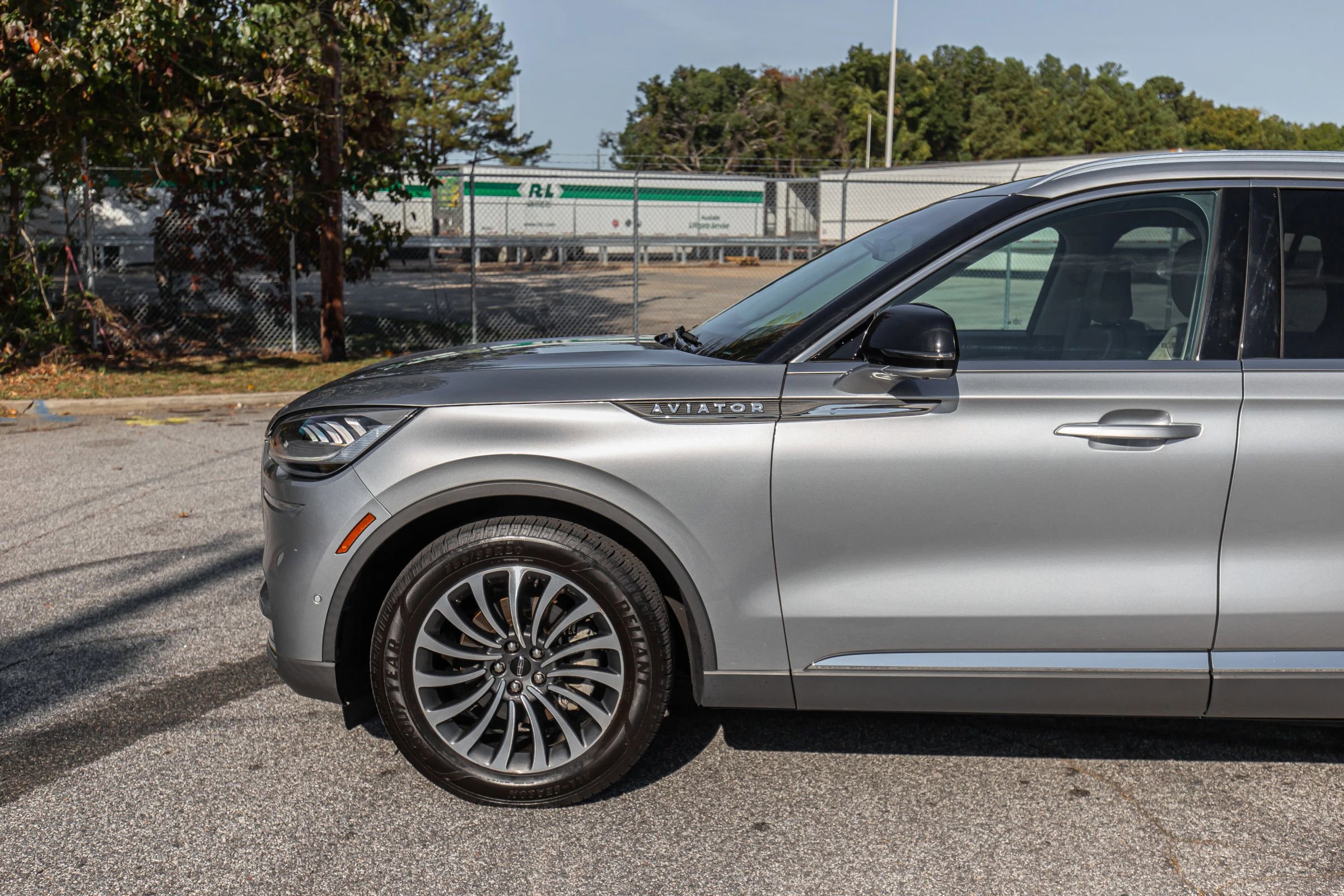 Used 2020 Lincoln Aviator Reserve w/ Equipment Group 201A image 4