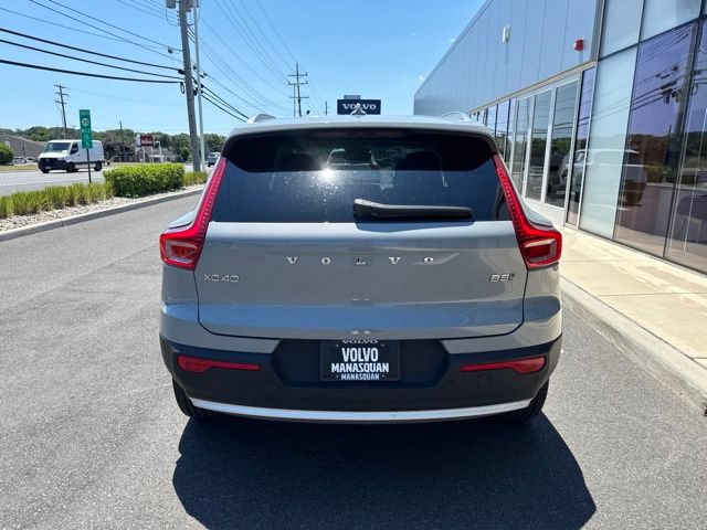 Used 2025 Volvo XC40 B5 Core AWD/4WD image 4