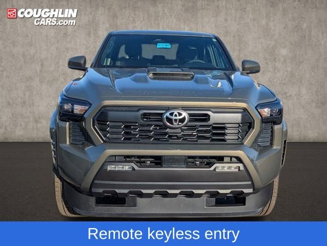 Used 2025 Toyota Tacoma TRD Sport image 3
