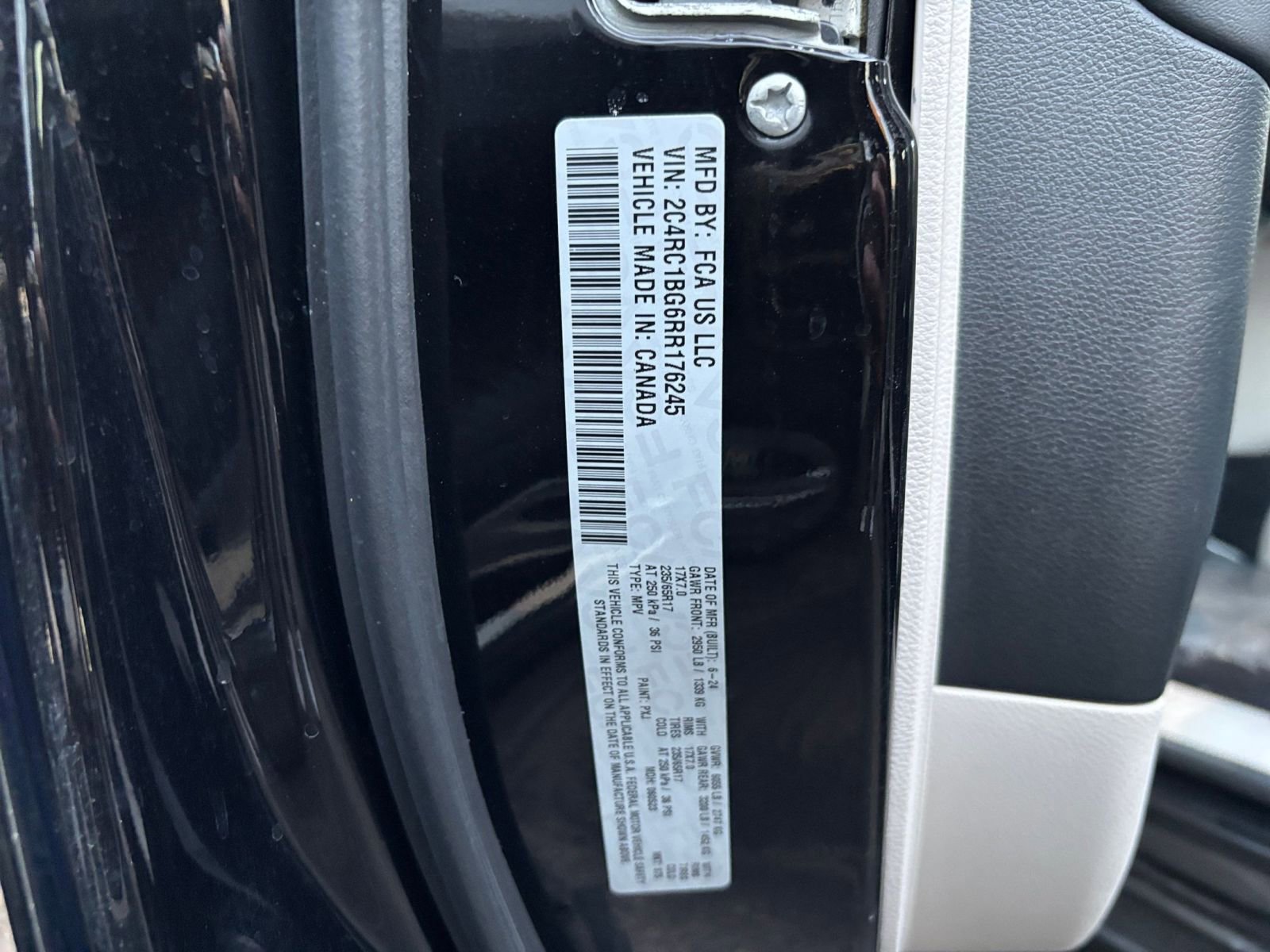 Used 2024 Chrysler Pacifica Touring-L image 32