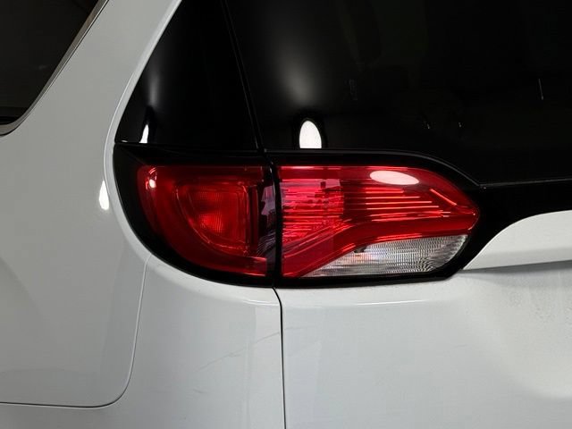 Used 2019 Chrysler Pacifica Limited w/ Advanced Safetytec Group FWD image 16