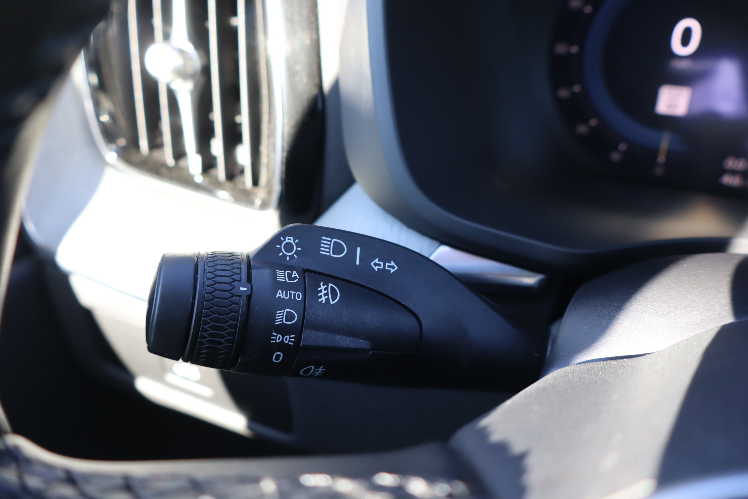 Used 2025 Volvo XC60 B5 Plus image 22