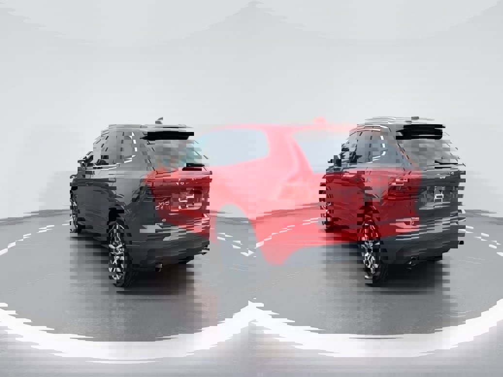 Used 2021 Volvo XC60 T6 Momentum w/ Premium Package image 5