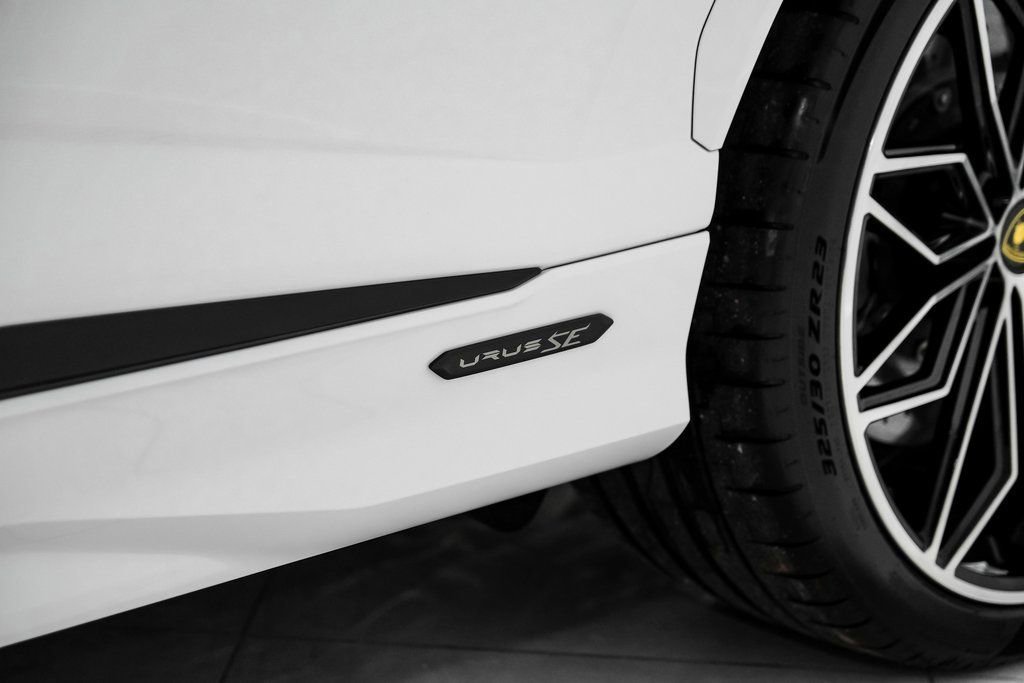 Used 2025 Lamborghini Urus SE AWD/4WD image 59