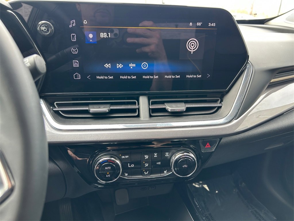 Used 2025 Chevrolet Trax ACTIV w/ Driver Confidence Package image 24