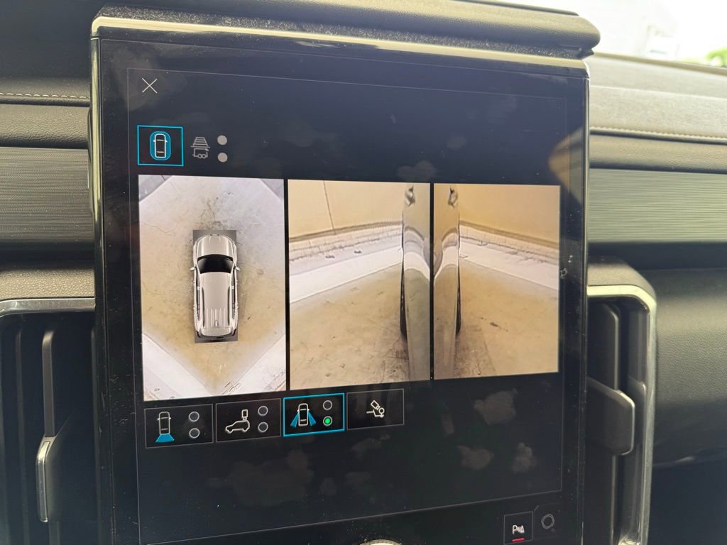 Used 2025 GMC Acadia Elevation image 25