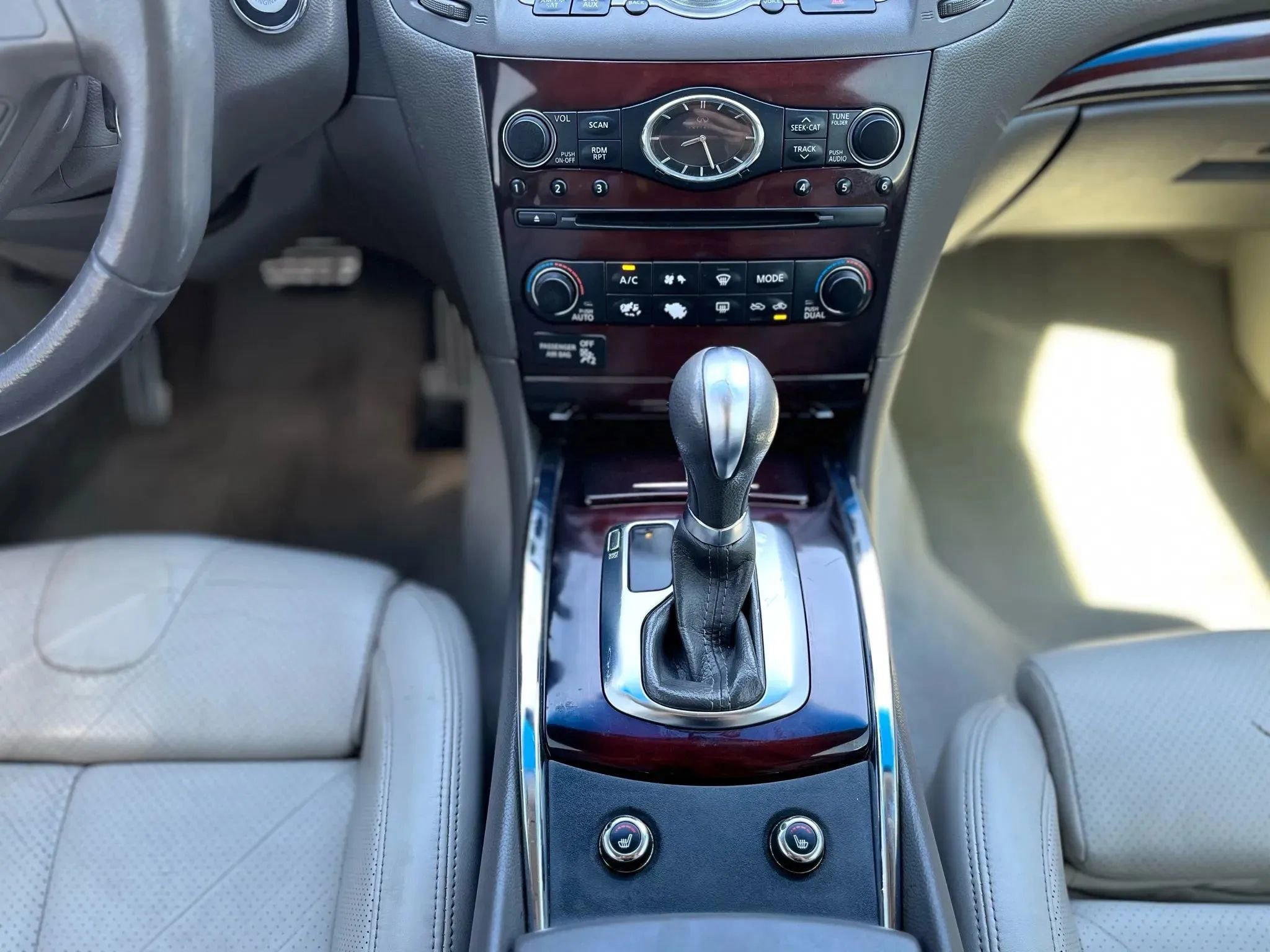 Used 2011 INFINITI G37 Journey w/ Premium Pkg image 14