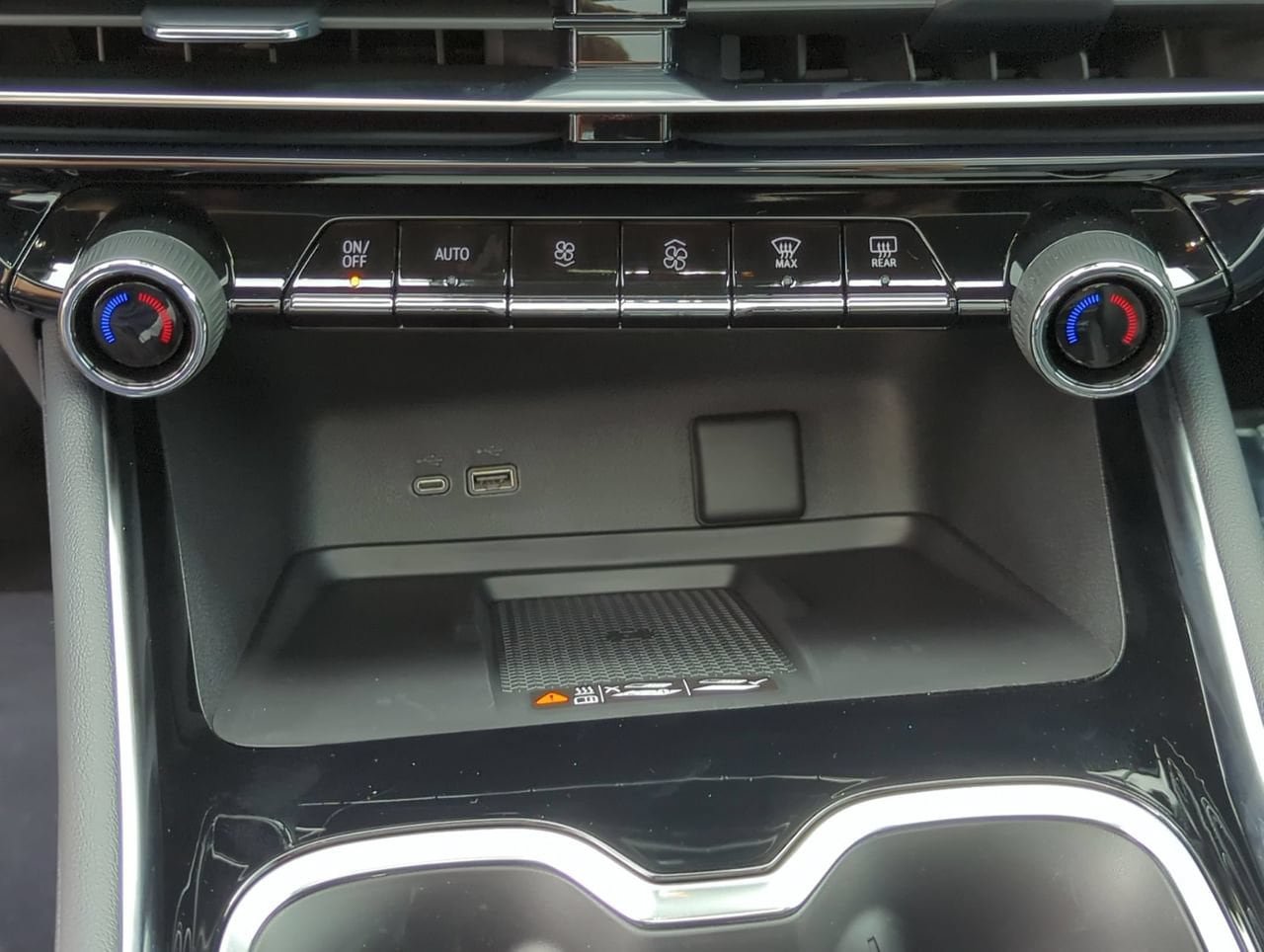 New 2027 Chevrolet Traverse LT w/ Sun and Wheel Package FWD image 16
