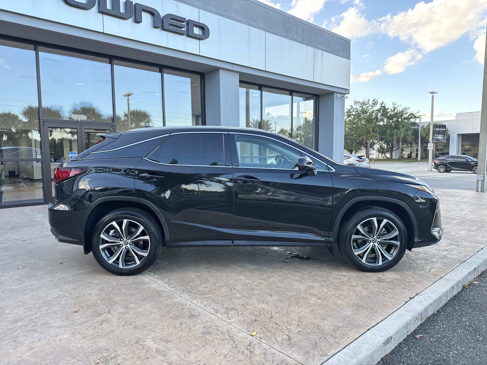 Used 2022 Lexus RX 350 FWD w/ Premium Package image 2