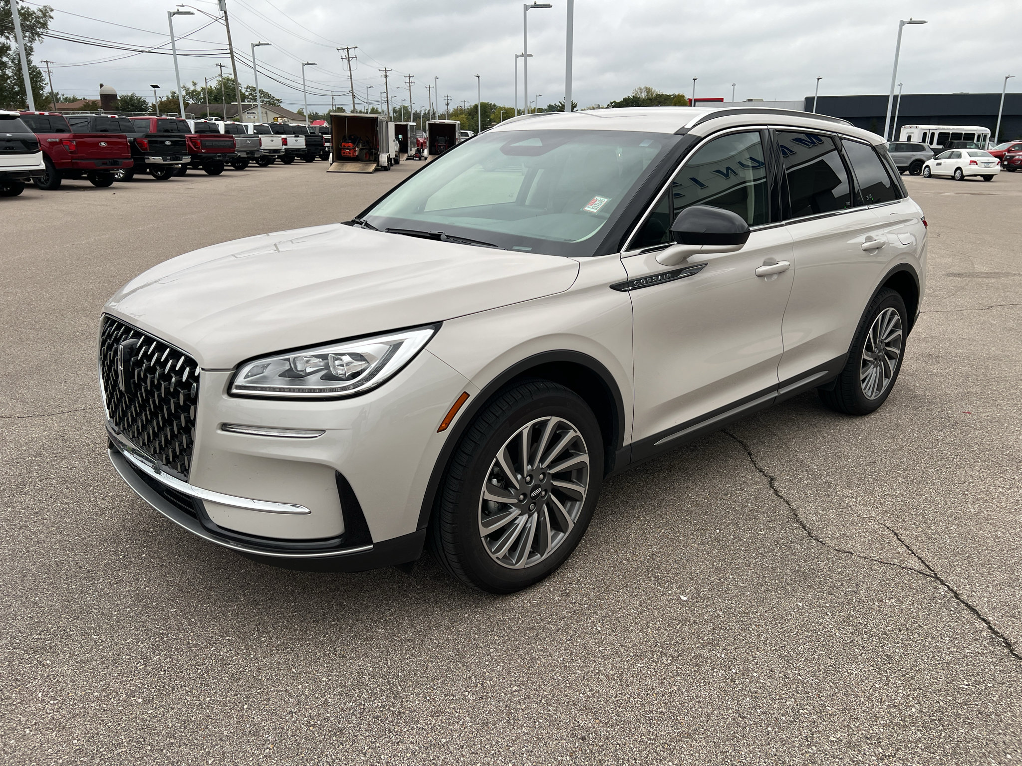 Used 2023 Lincoln Corsair Reserve AWD/4WD image 3