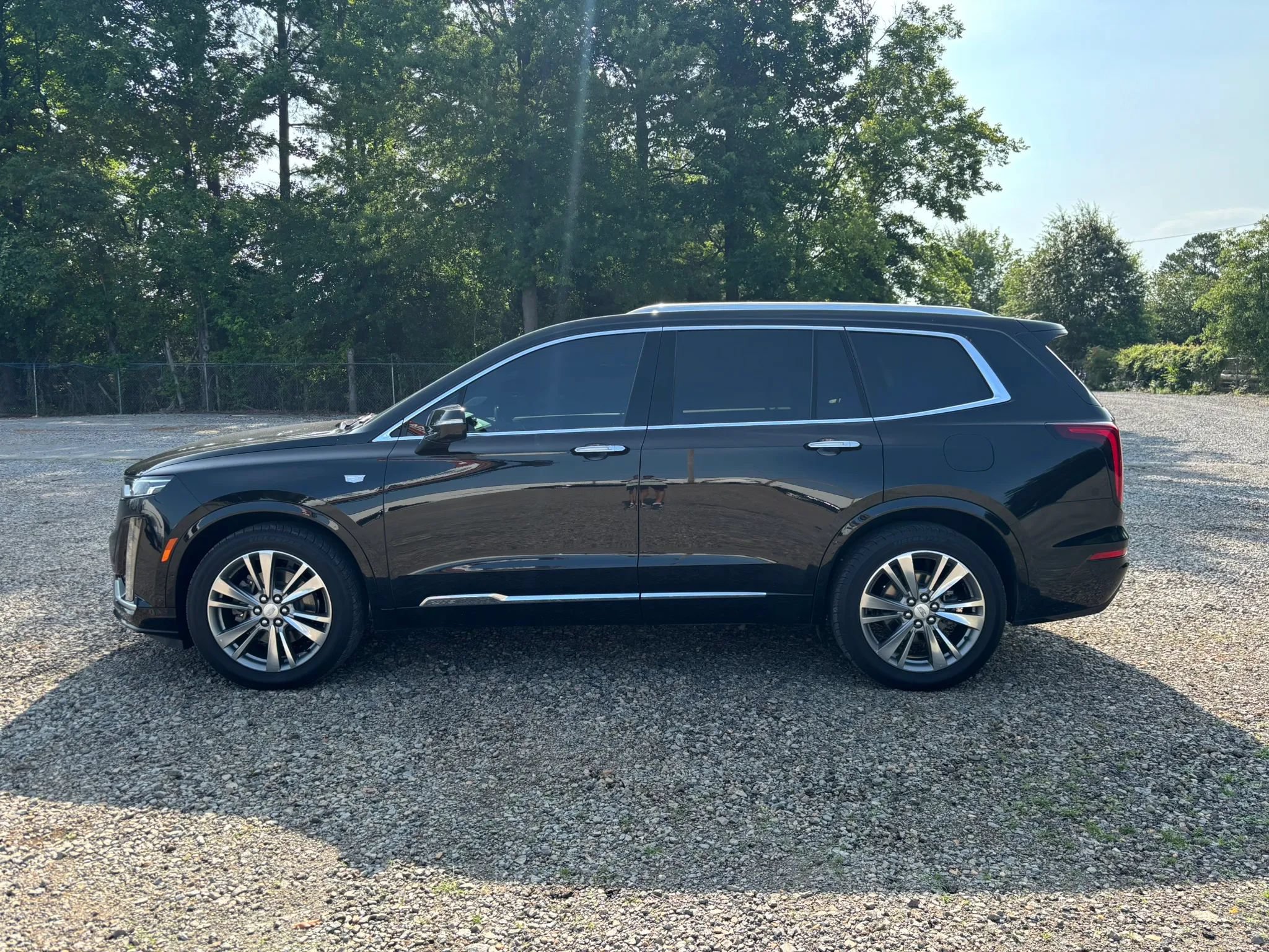 Used 2020 Cadillac XT6 Premium Luxury w/ Platinum Package FWD image 2