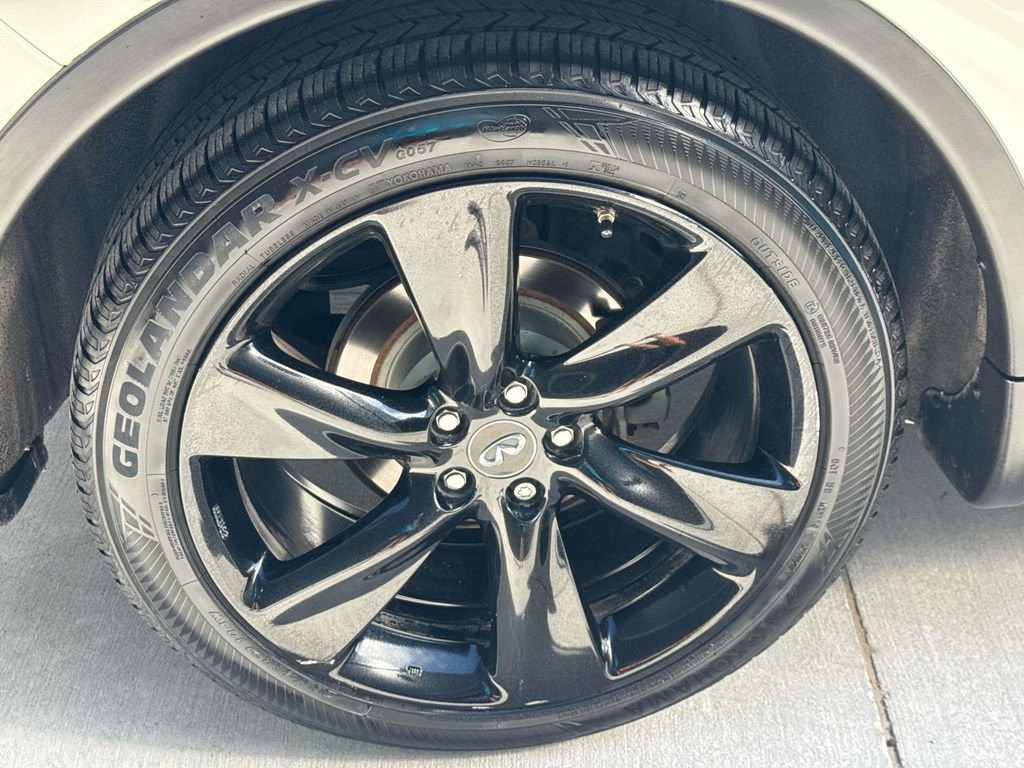 Used 2017 INFINITI QX70 2WD w/ Premium Package image 8