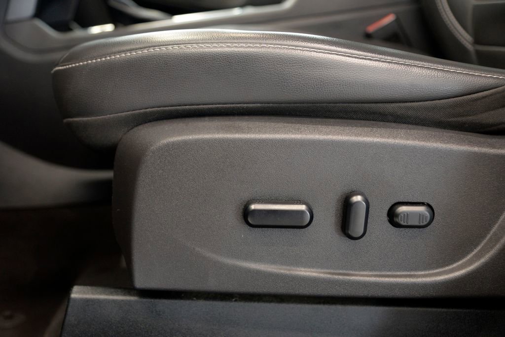 Used 2019 Ford Escape SEL image 16