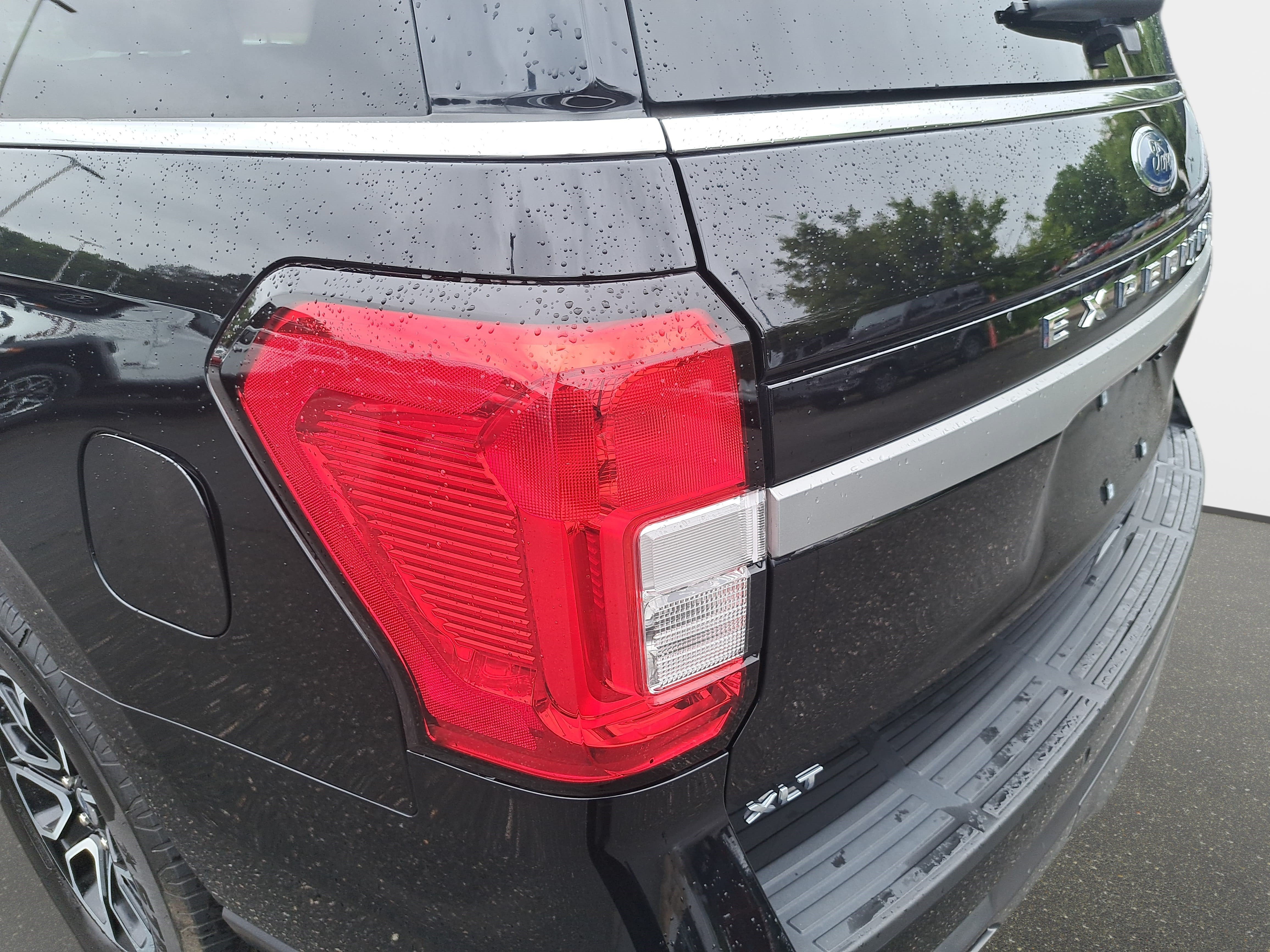 Used 2024 Ford Expedition XLT AWD/4WD image 34