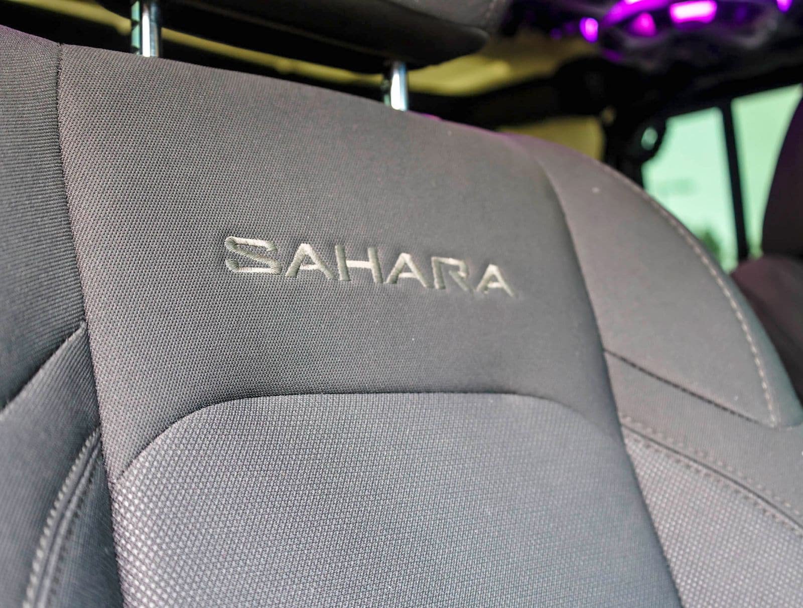 Used 2020 Jeep Wrangler Unlimited Sahara AWD/4WD image 18