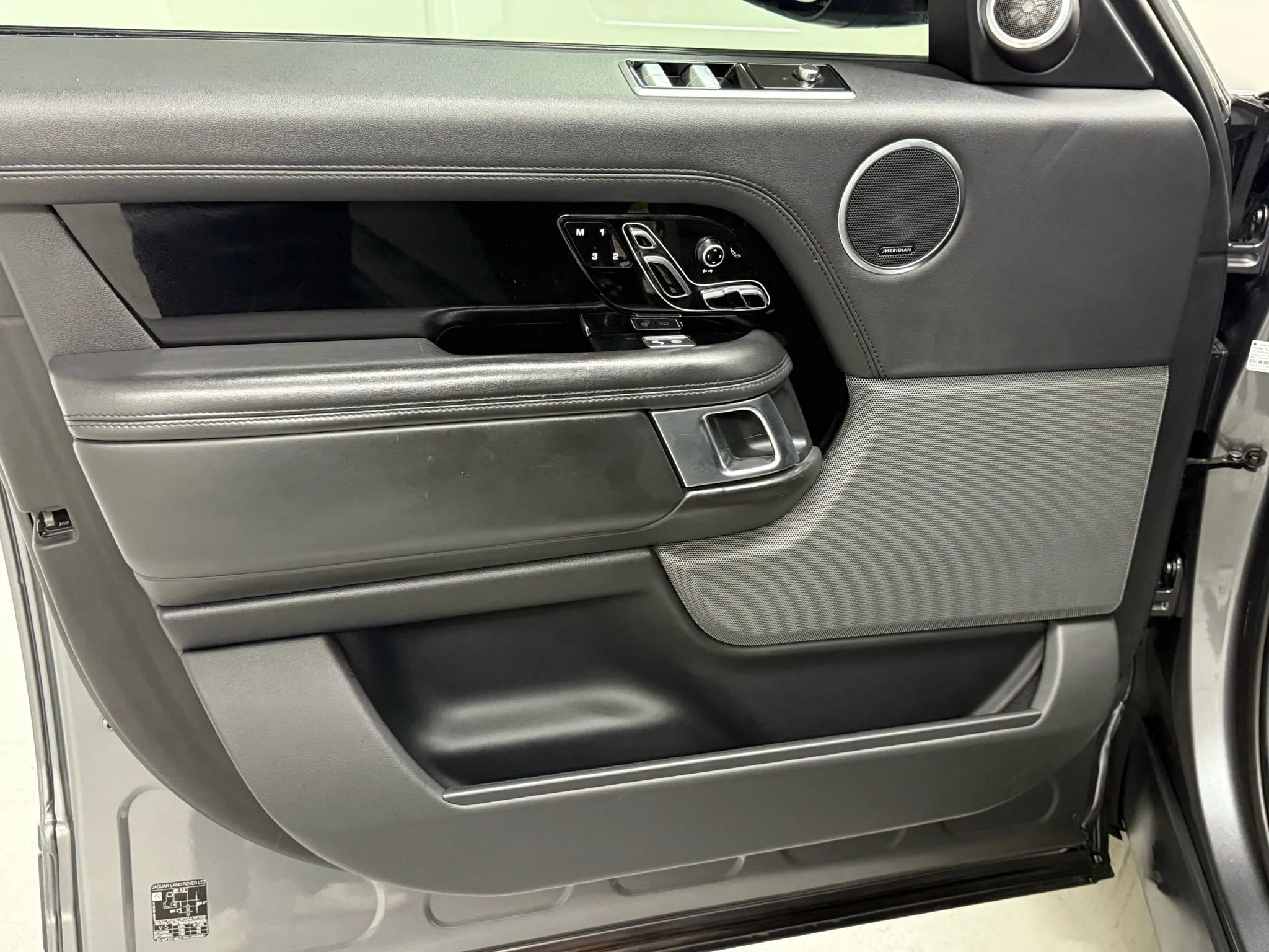 Used 2019 Land Rover Range Rover Long Wheelbase Supercharged AWD/4WD image 25