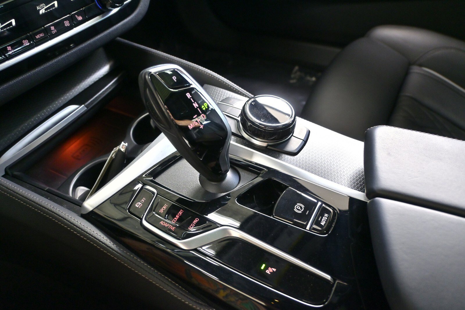 Used 2023 BMW M550i xDrive w/ Executive Package image 26