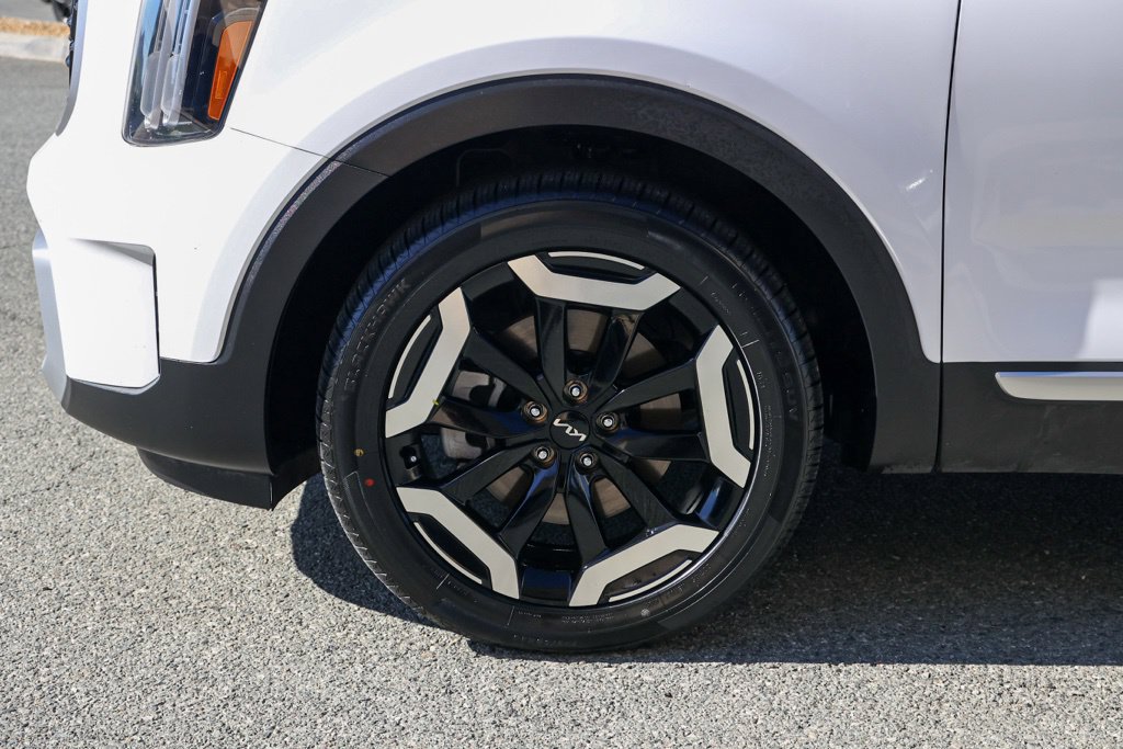 Used 2025 Kia Telluride S FWD image 12
