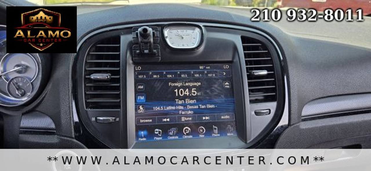 Used 2013 Chrysler 300 S RWD image 40