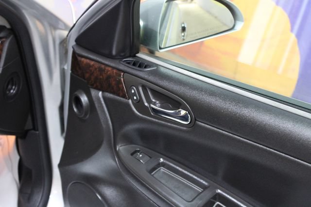 Used 2015 Chevrolet Impala LTZ FWD image 11