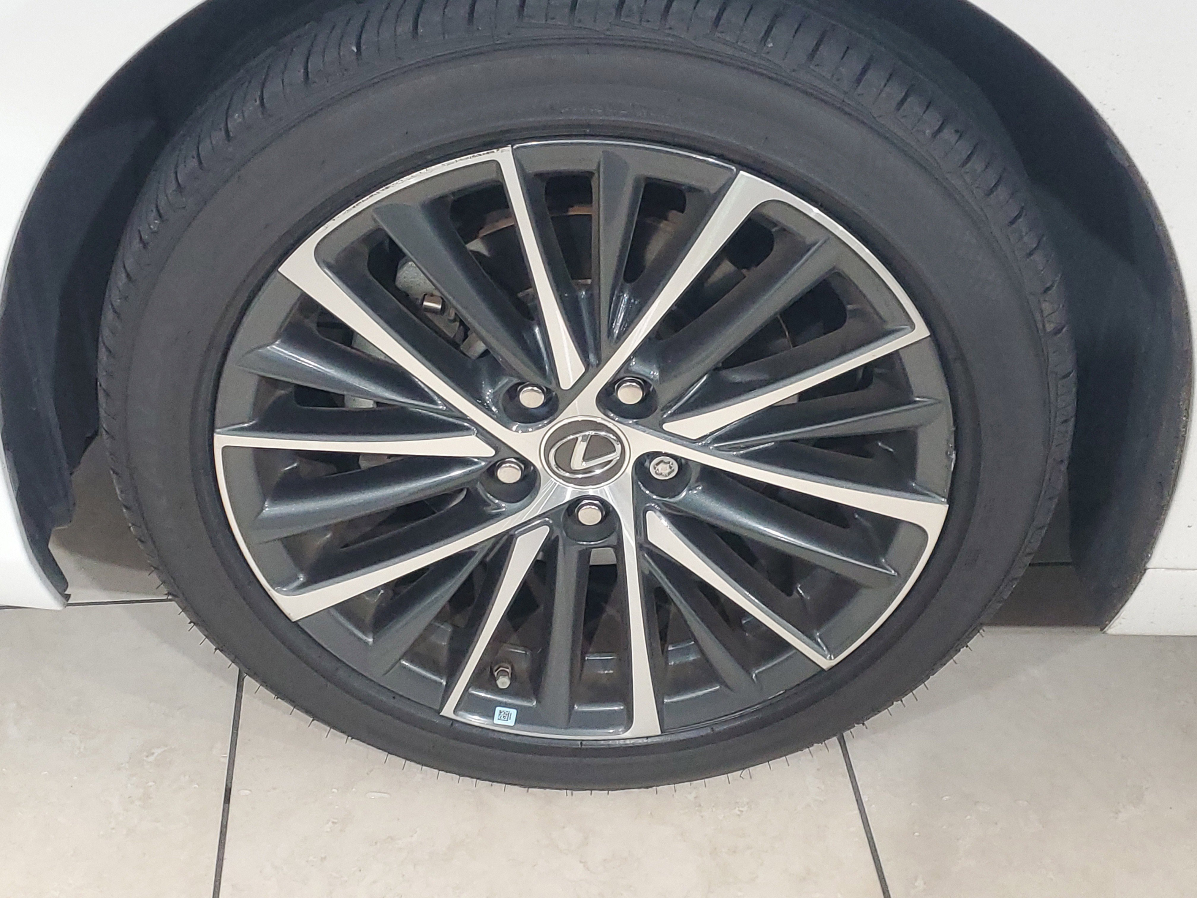 Used 2022 Lexus ES 350 w/ Premium Package image 4