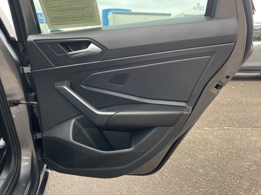 Used 2024 Volkswagen Jetta SE w/ Panoramic Sunroof Package image 13