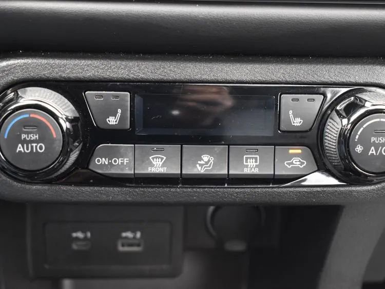 Used 2023 Nissan Kicks SR w/ SR Premium Package FWD image 33