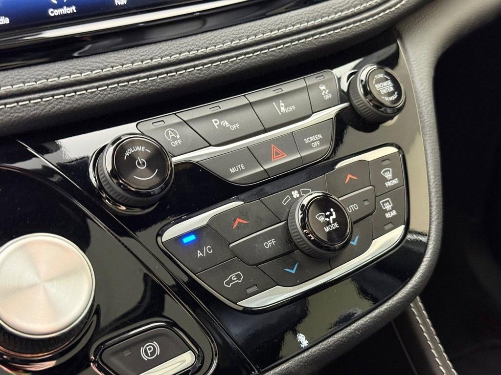 Used 2024 Chrysler Pacifica Limited w/ S Appearance Package image 24