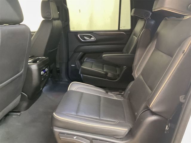 Used 2023 Chevrolet Suburban Premier image 4