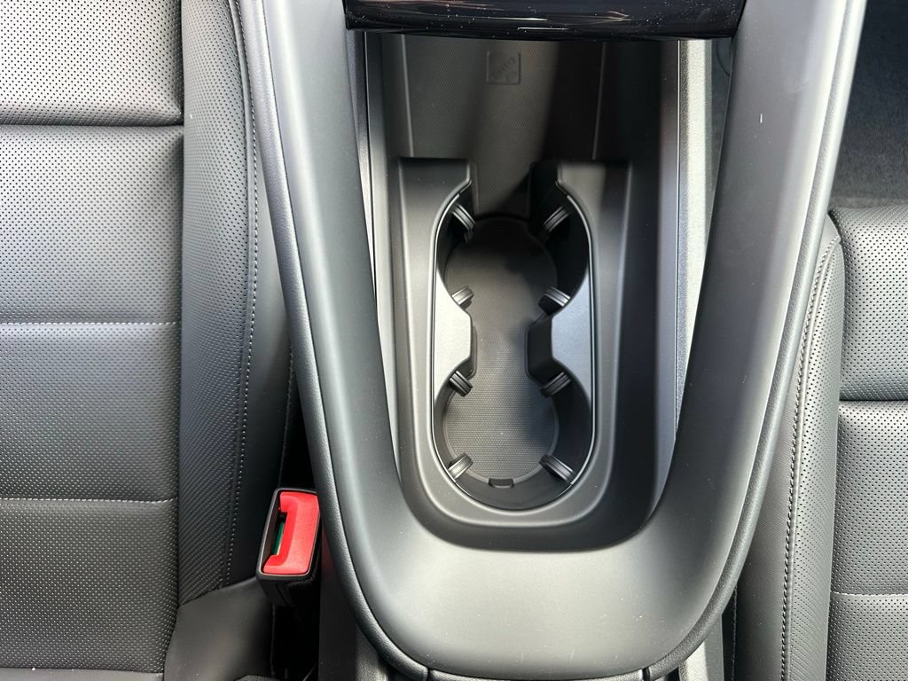 Used 2026 Porsche Macan Electric RWD image 28