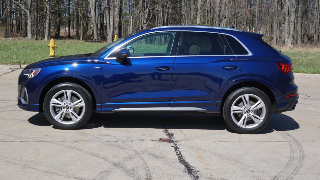 Used 2023 Audi Q3 2.0T Premium Plus w/ Premium Plus Package AWD/4WD image 3
