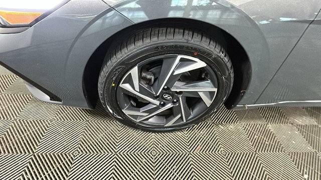 Certified 2024 Hyundai Elantra SEL w/ Convenience Package FWD image 9
