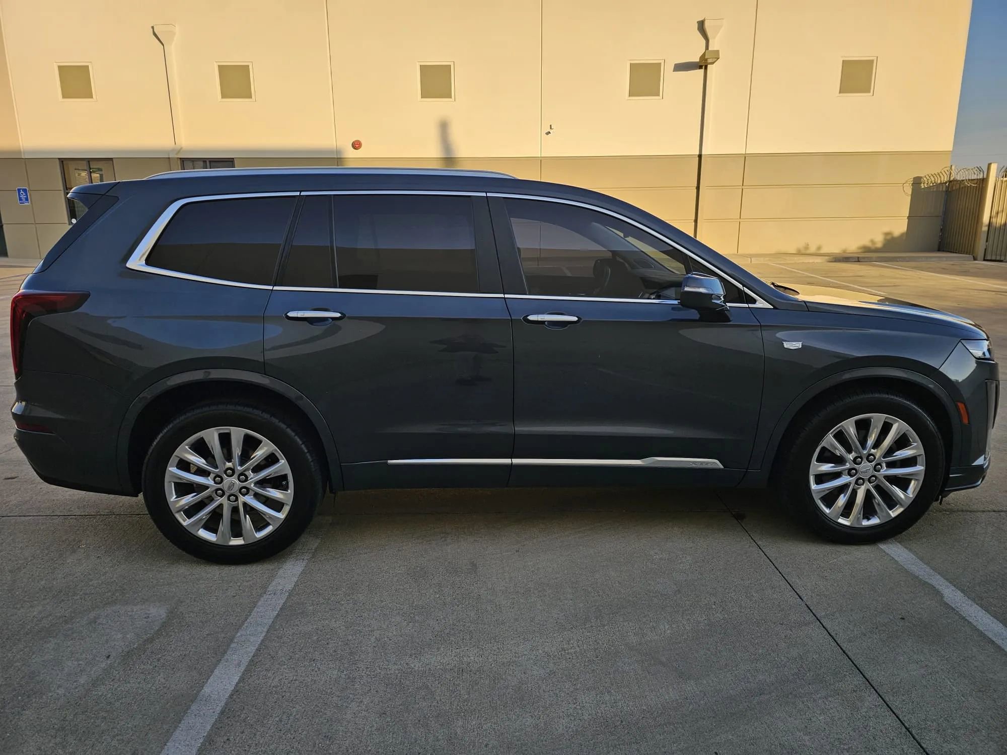 Used 2020 Cadillac XT6 Premium Luxury FWD image 4