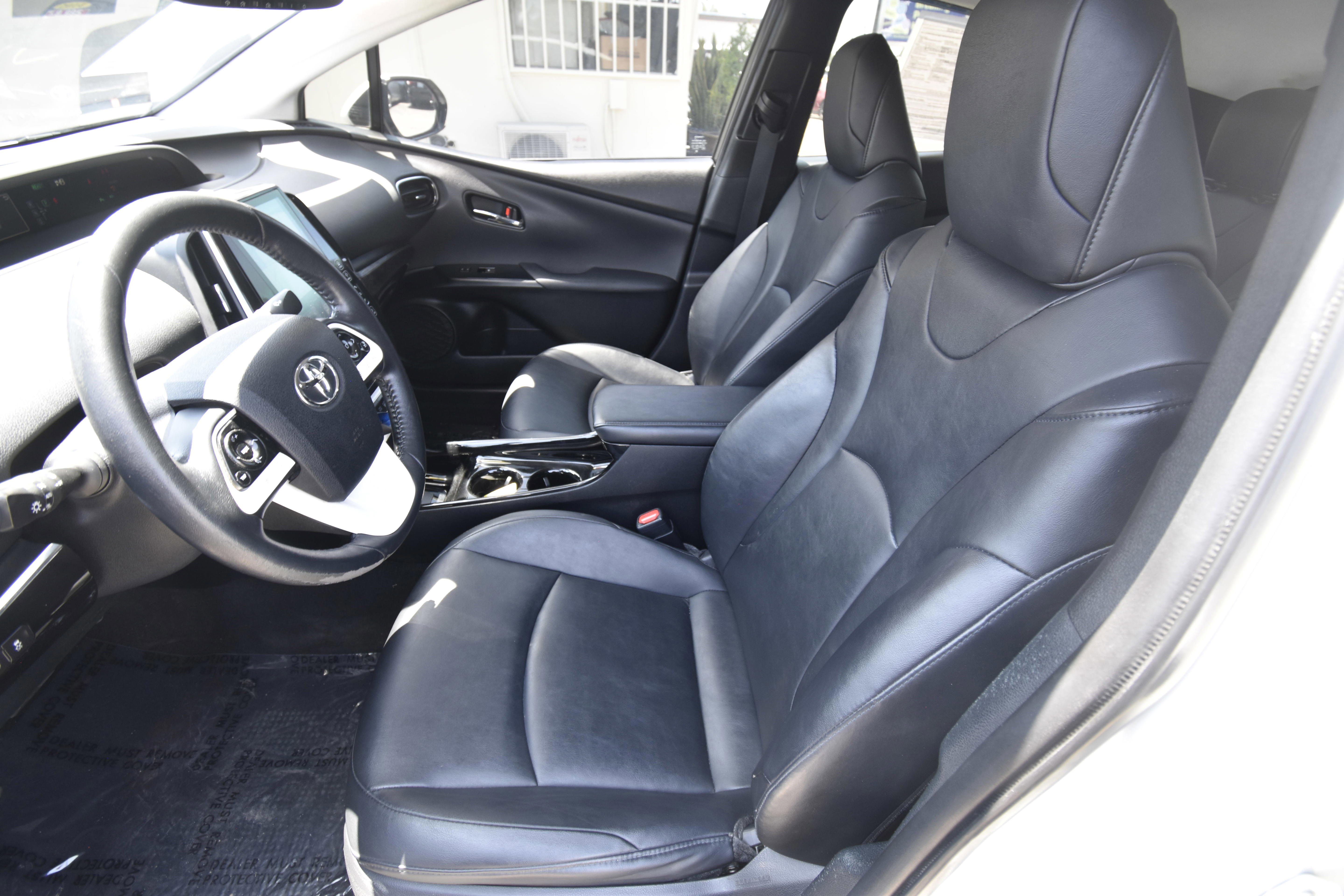 Used 2017 Toyota Prius Prime Advanced w/ Carpet Mat Package image 2