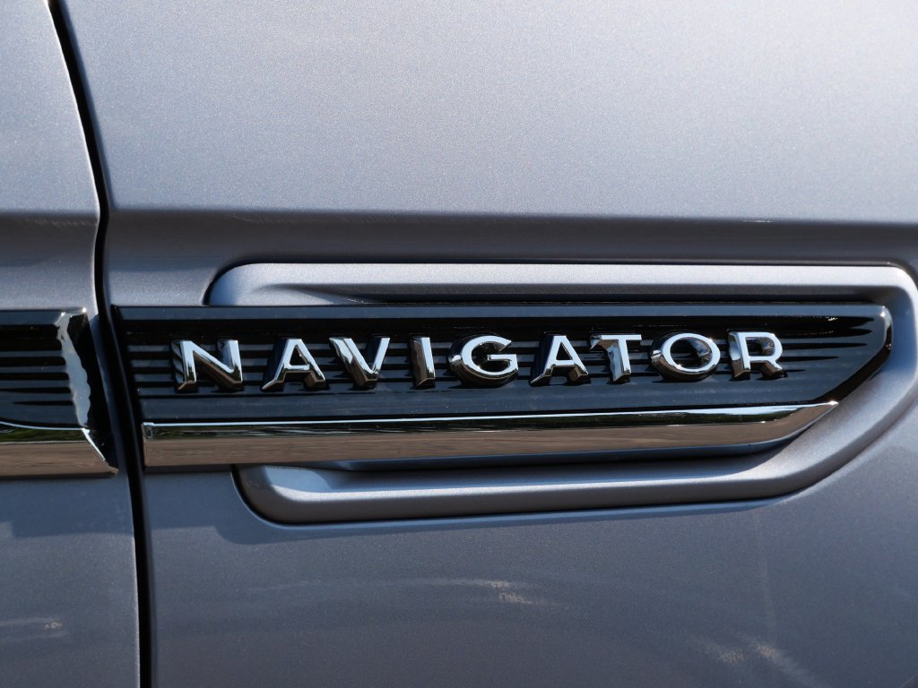 Used 2024 Lincoln Navigator L Black Label AWD/4WD image 10