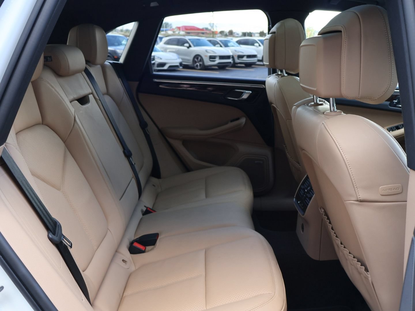 Certified 2023 Porsche Macan S AWD/4WD image 29